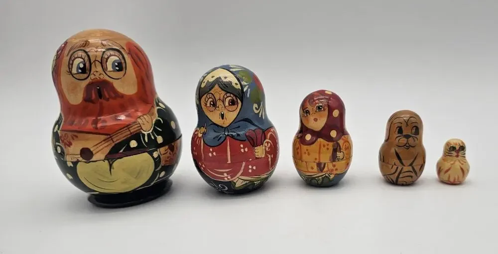 Matryoshka Russian Nesting Doll 5 Piece Set Man With Family Signed